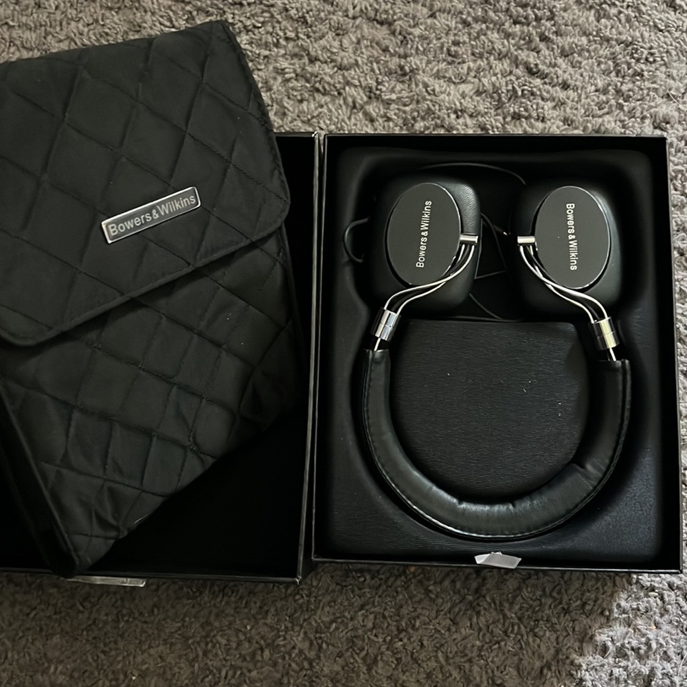 Bowers & Wilkins P5 Wireless/Wired Headphones